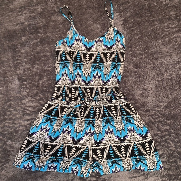 Pattern Open Back Romper - Picture 2 of 5